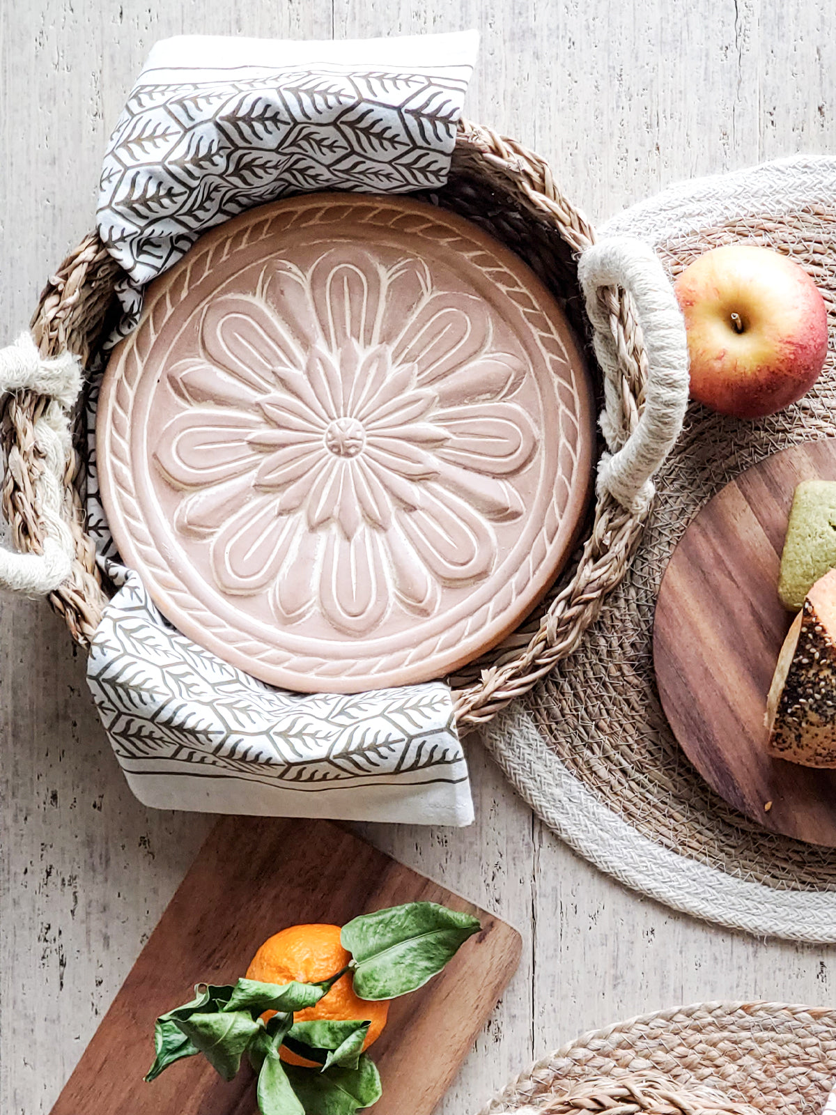 Vintage Flower Terracotta Bread Warmer & Seagrass Basket Gift Set with Cotton Tea Towel