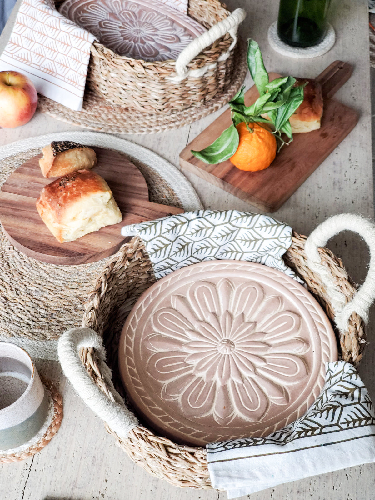 Vintage Flower Terracotta Bread Warmer & Seagrass Basket Gift Set with Cotton Tea Towel